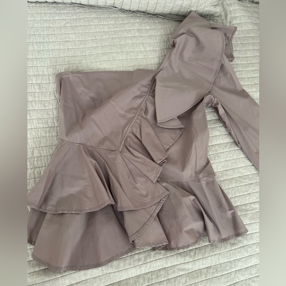 Leith Ruffle One-Shoulder Blouse - Picture 2 of 6